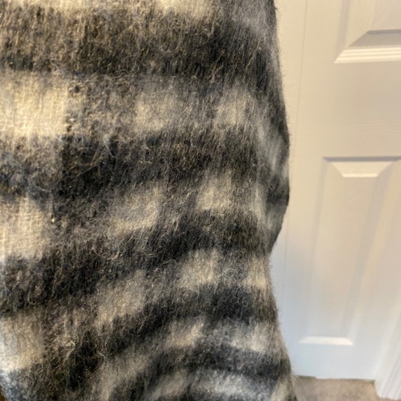 Women’s Lucky Brand wool blend scarf - Picture 3 of 6